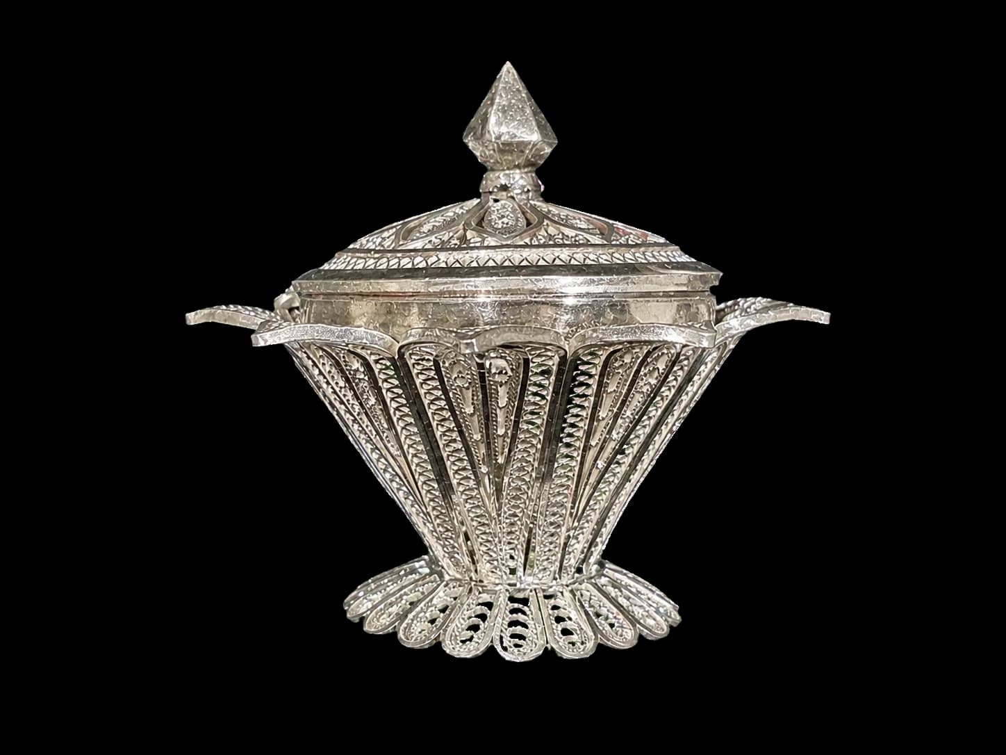 Round silver filigree bowl with a domed ornamental lid