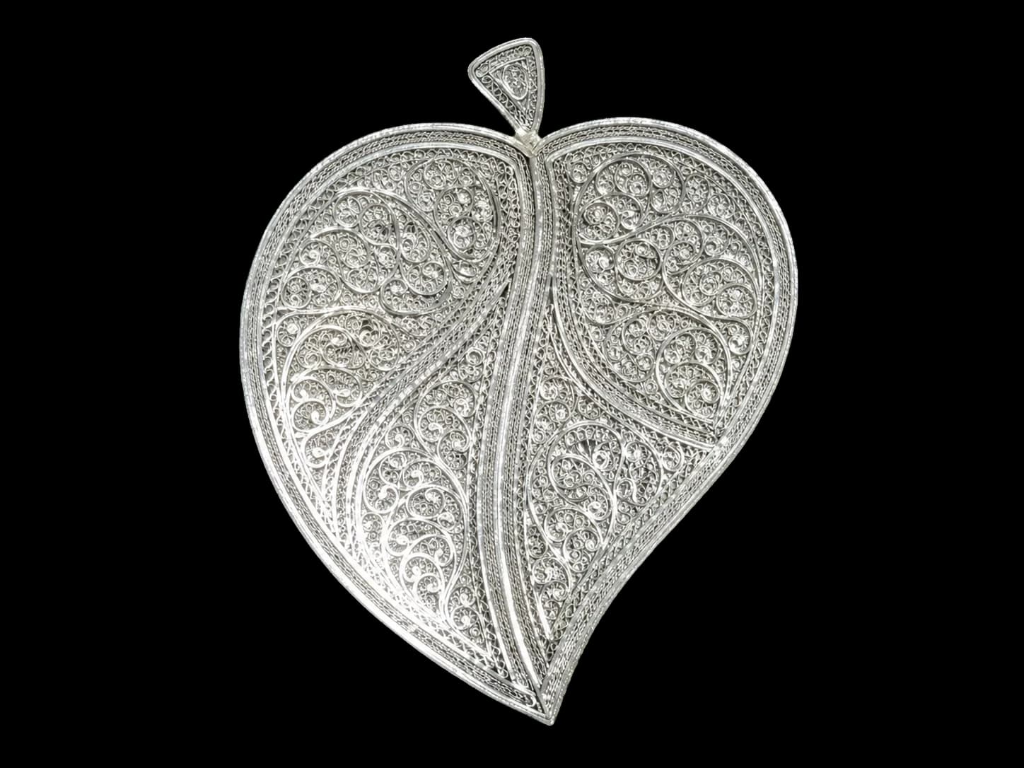 Leaf-shaped silver filigree dish divided by a raised central vein