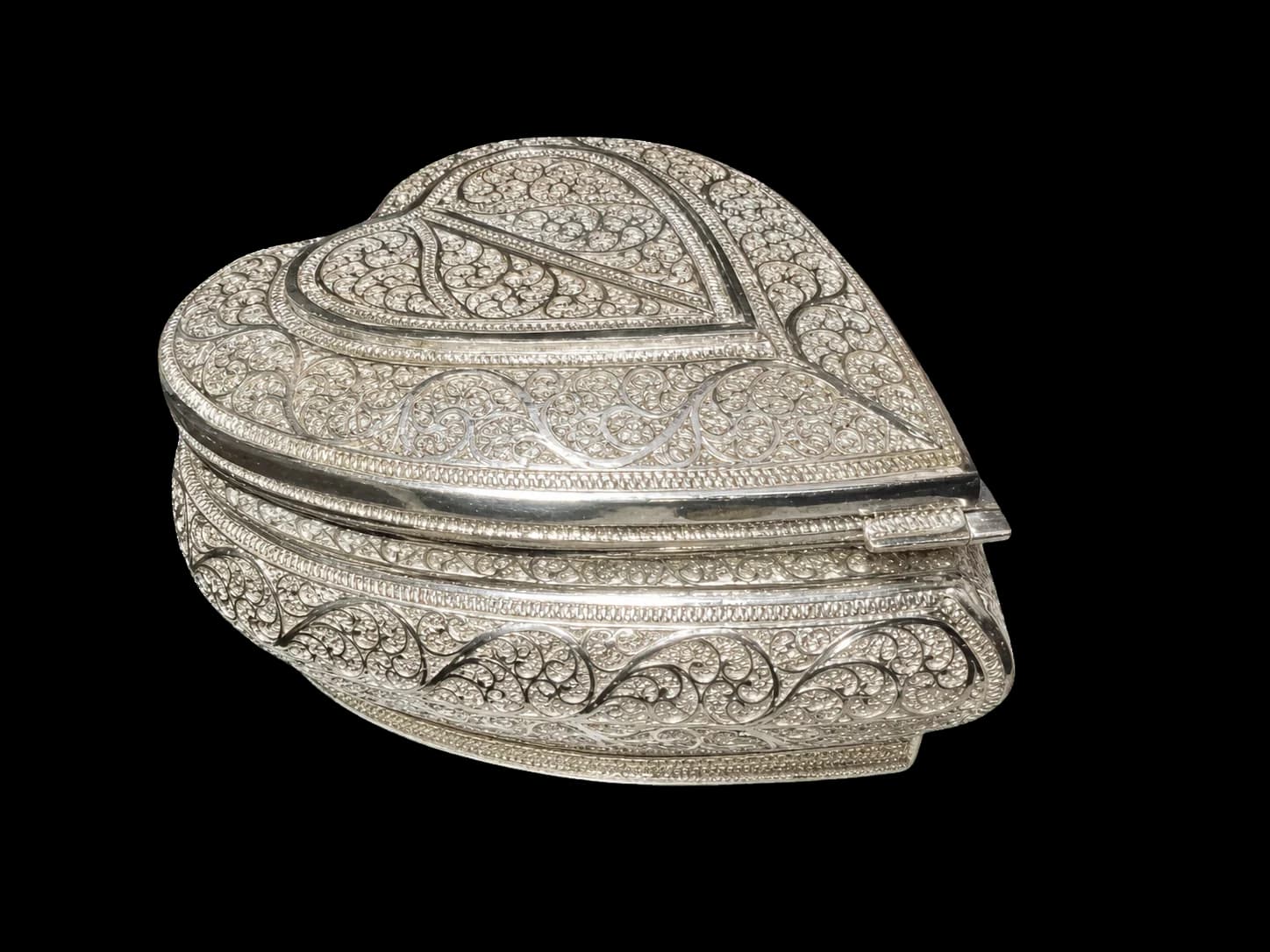 Heart-shaped silver filigree jewellery box with a raised heart motif and side latch